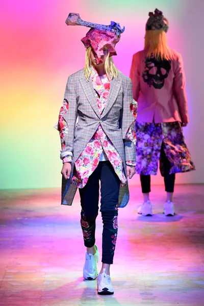 Look 30